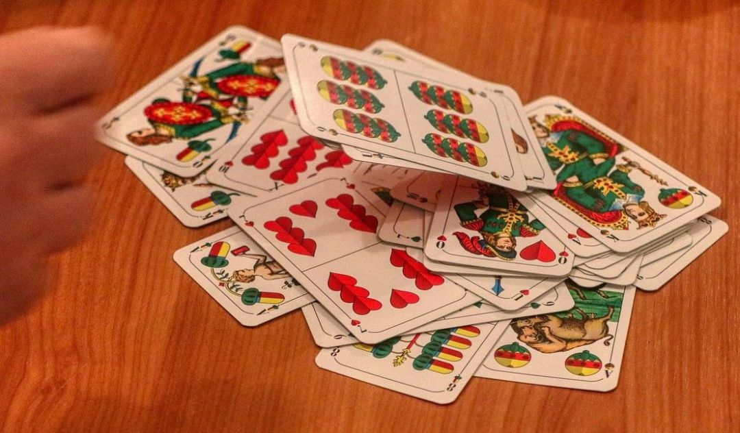 Kartenspiel Schafkopf &copy; Bild von Alexander Fox &ndash; PlaNet Fox auf pixabay