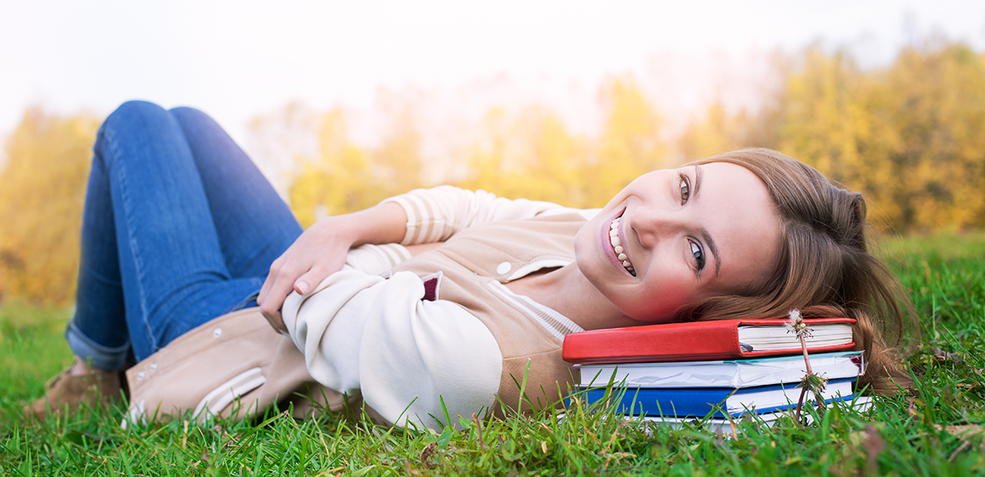 (c) Agatalina / Shutterstock Raus aus dem Klassenzimmer - das besondere Sprachangebot der vhs Aschaffenburg.